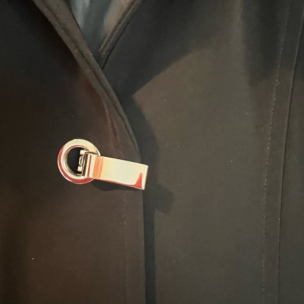 London fog hooded rain jacket in black. Small petite. - Picture 4 of 11